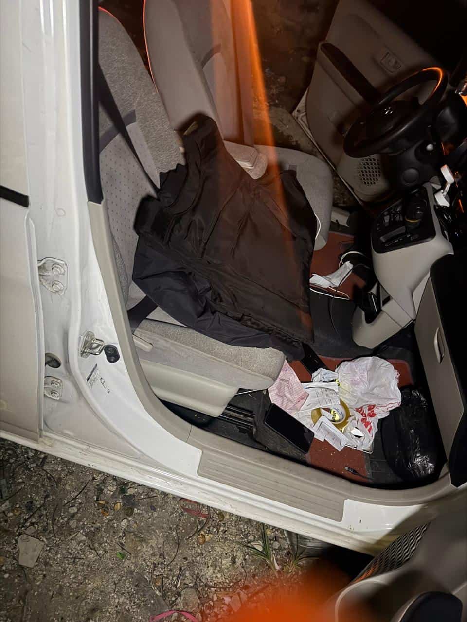 Chaleco antibalas encontrado en el lugar de los hechos