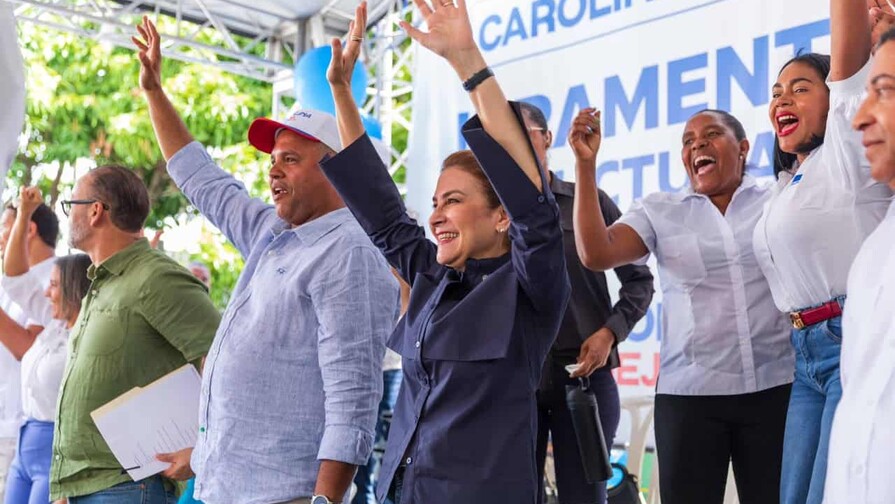 Carolina Mejía fue a Ocoa y a Peravia y prometió continuar las obras del presidente Abinader Carolina Mejía fue a Ocoa y a Peravia y prometió continuar las obras del presidente Abinader