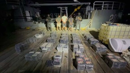 Apresan tres extranjeros con 595 paquetes de presunta coca&iacute;na en las costas de Ban&iacute;