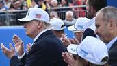 Trump aparca la pol&iacute;tica y asiste a un torneo de golf en su &uacute;ltimo d&iacute;a de viaje a Irlanda