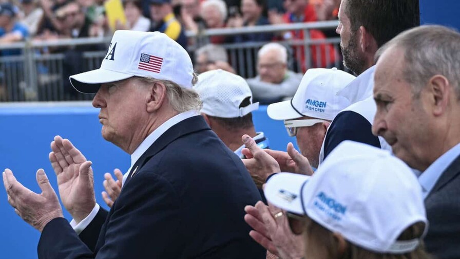 Trump aparca la pol&iacute;tica y asiste a un torneo de golf en su &uacute;ltimo d&iacute;a de viaje a Irlanda