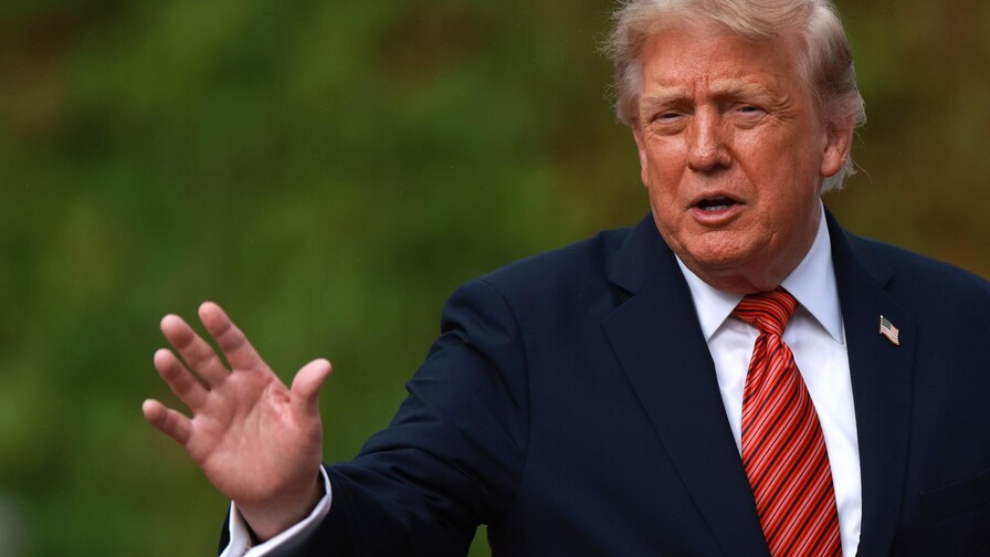 Trump promete eliminar los aranceles al whisky irlandés durante su visita a Irlanda Trump promete eliminar los aranceles al whisky irlandés durante su visita a Irlanda