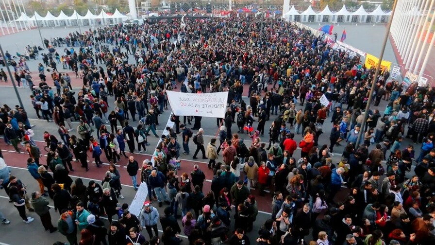 Casi 300 detenidos en Chile en protestas por aniversario de golpe de Pinochet
