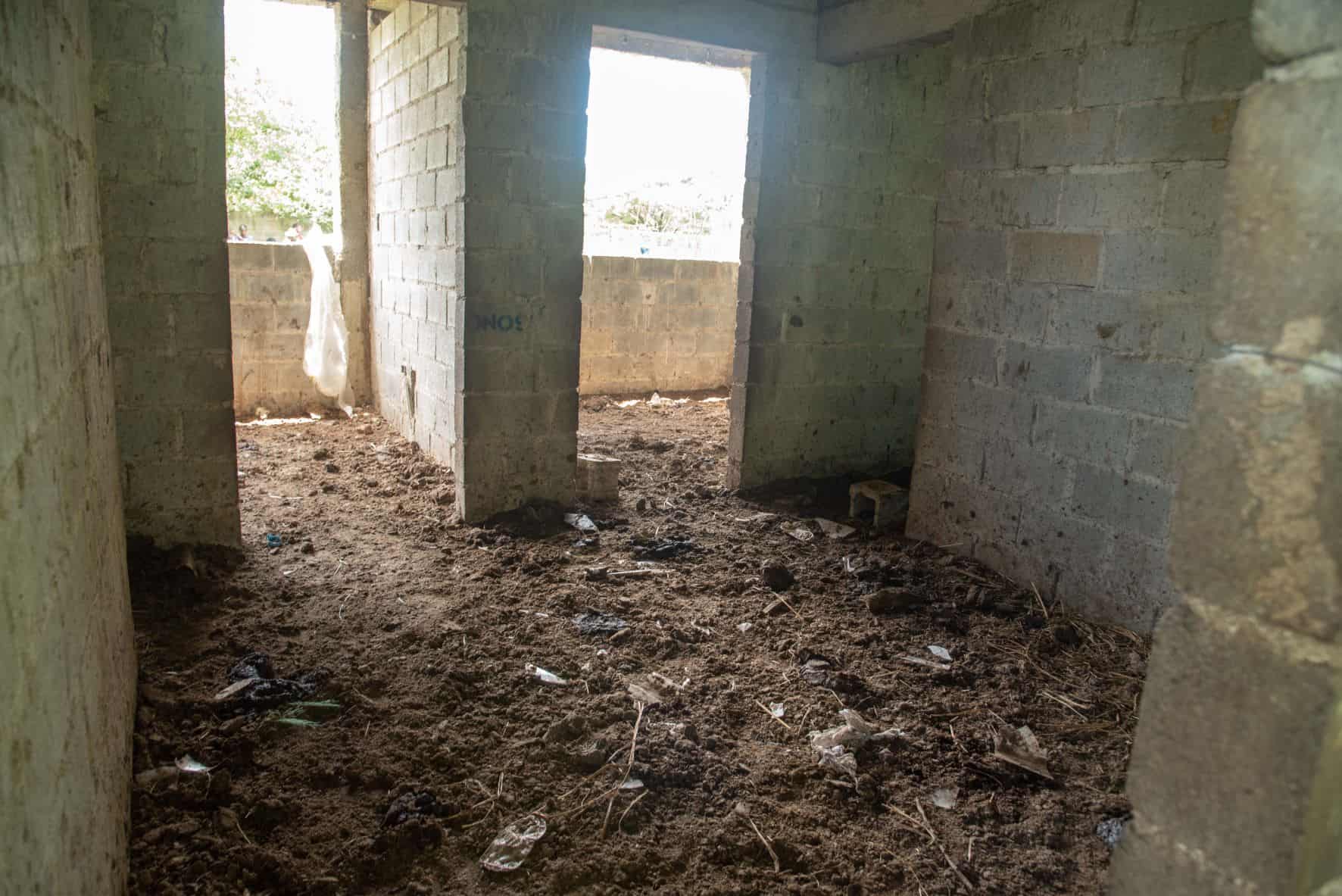 Esta es un aula del liceo que era dormitorios de vacas cuando Diario Libre hizo un reportaje hace cuatro a&ntilde;os. 