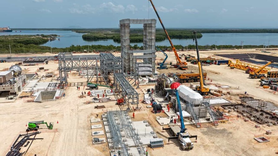 Funcionarios recorren el proyecto Manzanillo Gas & Power y destacan el avance de su construcci&oacute;n