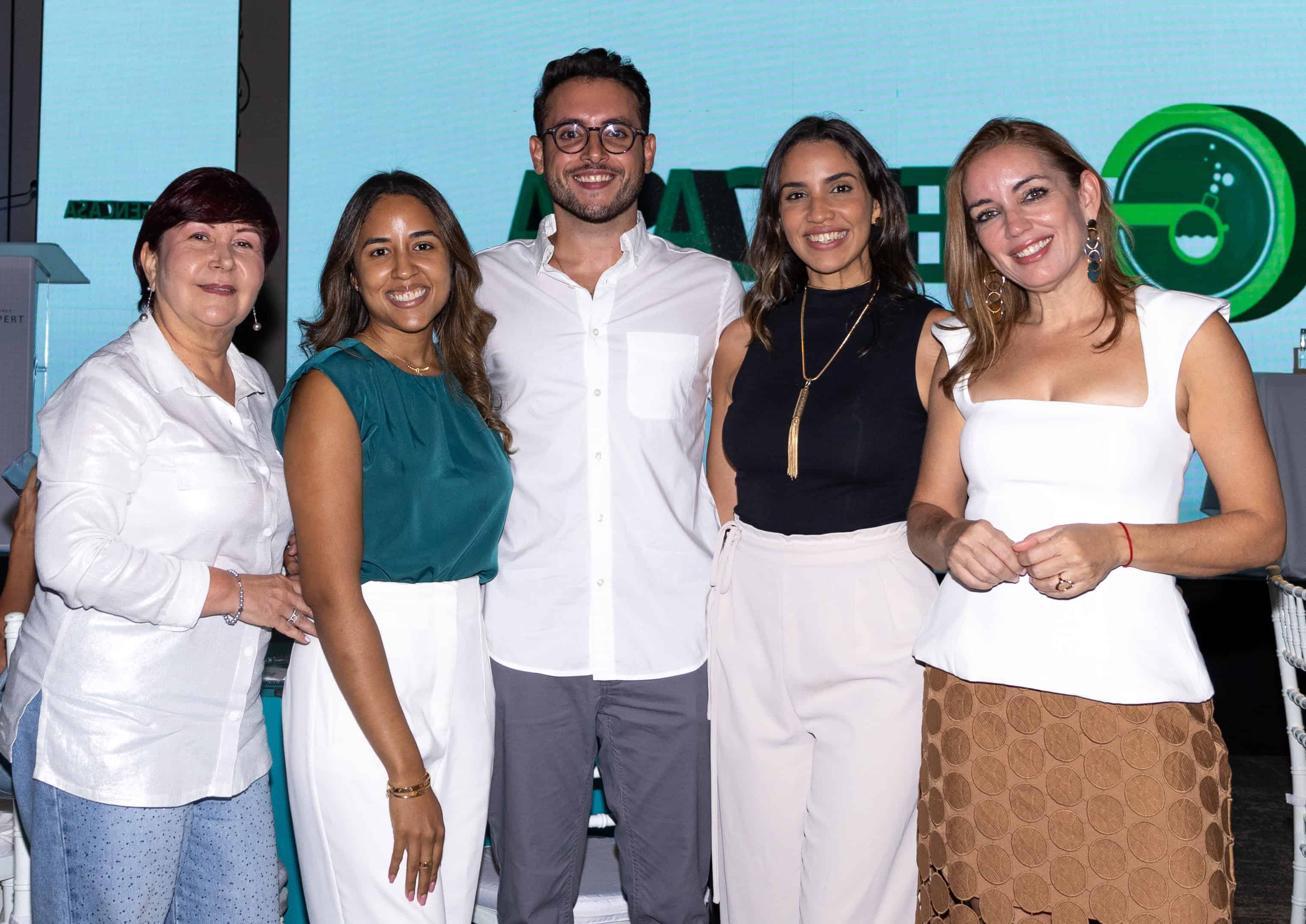 Silvia S&aacute;nchez, Arlynes Cabrera, Carlos Estrella, Ginoska De Los Santos y Natalie Lazala.