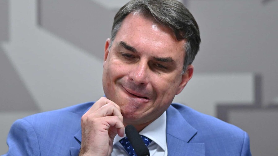 Bolsonaro adelanta a Lula por primera vez en un sondeo sobre una eventual segunda vuelta