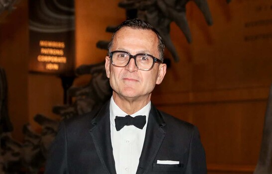 Director de gremio de moda de Estados Unidos pide disculpas por agredir a animalistas en desfile