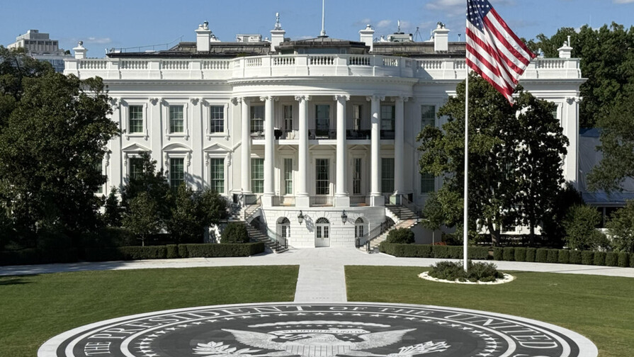 Trump construye un helipuerto de granito en el jardín de la Casa Blanca Trump construye un helipuerto de granito en el jardín de la Casa Blanca