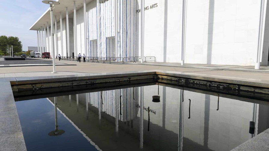 Trump dice que el Kennedy Center cerrar&aacute; tras negativa judicial a incluir su nombre