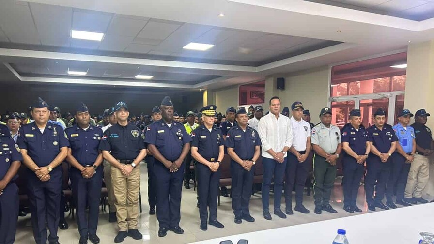 Director de la Policía supervisa operaciones y se reúne con agentes en SPM Director de la Policía supervisa operaciones y se reúne con agentes en SPM