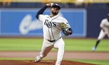 Freddy Peralta sigue intratable con los Rays en barrida a Astros