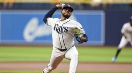Freddy Peralta sigue intratable con los Rays en barrida a Astros