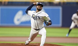 Freddy Peralta sigue intratable con los Rays en barrida a Astros