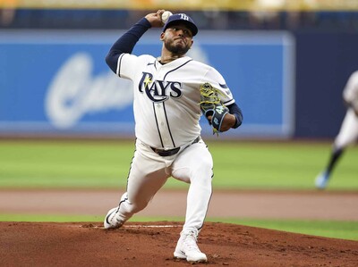 Freddy Peralta sigue intratable con los Rays y domina a Astros