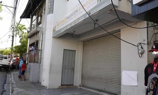 Hallan cad&aacute;ver descompuesto de hombre dentro de una pared en un negocio de pacas en Herrera