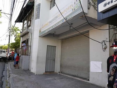 Hallan cadáver de un hombre en un negocio en Herrera