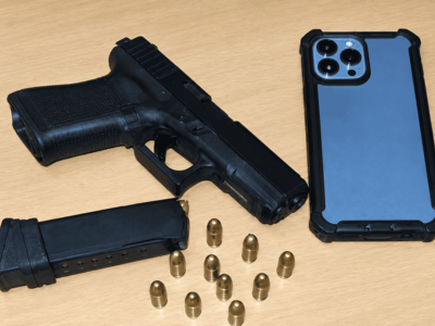 Incautan dos pistolas en operativos policiales en Pedernales