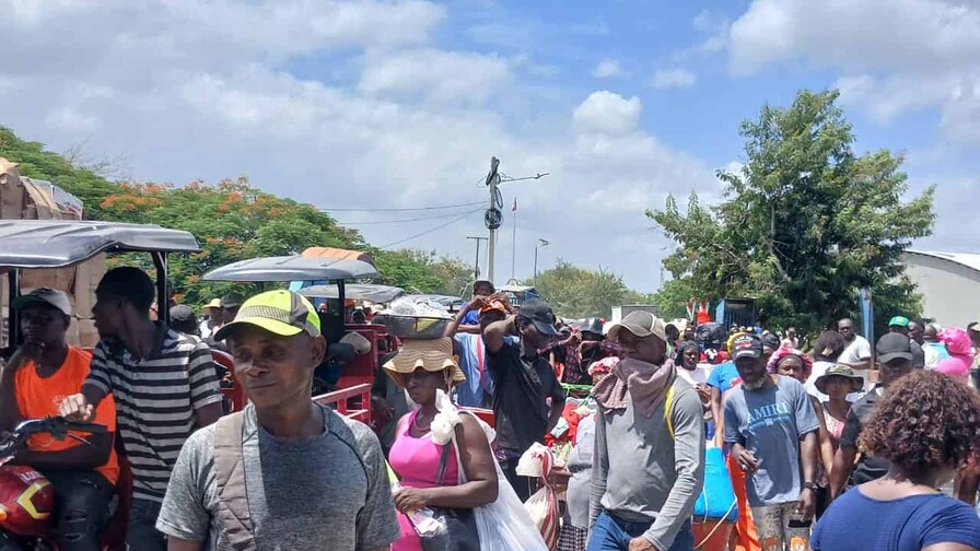 Haití bloquea entrada de productos dominicanos y refuerza vigilancia en puente fronterizo de Dajabón Haití bloquea entrada de productos dominicanos y refuerza vigilancia en puente fronterizo de Dajabón