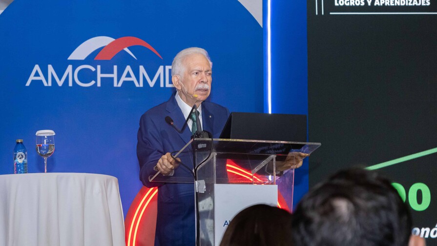 Luis Molina Achécar: el país debe cambiar modelo económico de inversión a productividad Luis Molina Achécar: el país debe cambiar modelo económico de inversión a productividad