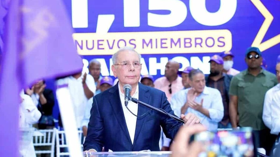 Danilo Medina llama a peledeístas a votar masivamente en la consulta del 18 de octubre Danilo Medina llama a peledeístas a votar masivamente en la consulta del 18 de octubre