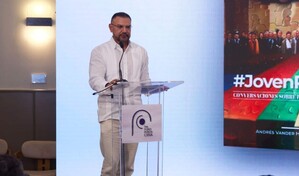 Andr&eacute;s Vander Horst (hijo) pone en circulaci&oacute;n #JovenPol&iacute;tico en Foro Punta Cana