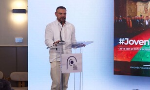 Andr&eacute;s Vander Horst (hijo) pone en circulaci&oacute;n #JovenPol&iacute;tico en Foro Punta Cana