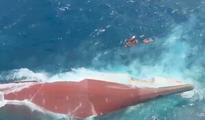 Casi 2,000 efectivos buscan a 129 desaparecidos tras el naufragio de ferri en Indonesia