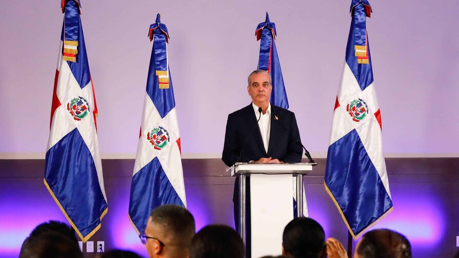 Abinader reacciona a denuncia contra comercio chino: todas las empresas deben cumplir la ley Abinader reacciona a denuncia contra comercio chino: todas las empresas deben cumplir la ley