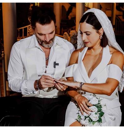 El actor Juli&aacute;n Gil y la presentadora de televisi&oacute;n Valeria Mar&iacute;n se casan nuevamente en Las Vegas