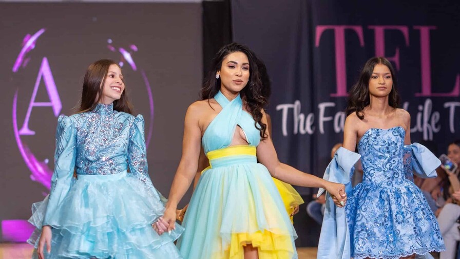 Leticia Lasose lleva el universo de Aurora Dresses a New York Fashion Week con "Sophia" Leticia Lasose lleva el universo de Aurora Dresses a New York Fashion Week con "Sophia"
