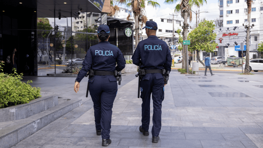 Policía registra 12,272 agentes graduados desde 2021, mientras la FP calcula 9,801 Policía registra 12,272 agentes graduados desde 2021, mientras la FP calcula 9,801