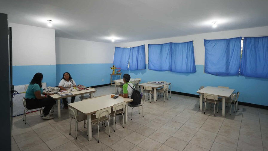 Lento regreso a clases en zona devastada por terremotos en Venezuela Lento regreso a clases en zona devastada por terremotos en Venezuela
