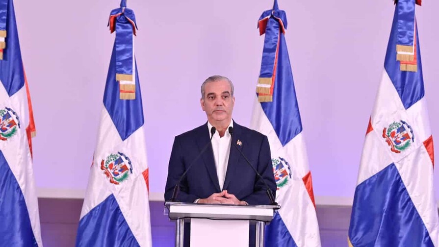 Luis Abinader advierte que todas las empresas deben cumplir la ley sin importar su nacionalidad Luis Abinader advierte que todas las empresas deben cumplir la ley sin importar su nacionalidad