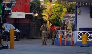 En Vicente Noble realizan paro de 12 horas en exigencia de la terminaci&oacute;n de obras pendientes