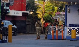En Vicente Noble realizan paro de 12 horas en exigencia de la terminaci&oacute;n de obras pendientes