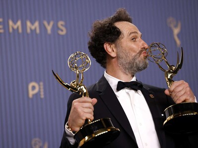 "Widow`s Bay" reina en unos Emmy marcados por los homenajes