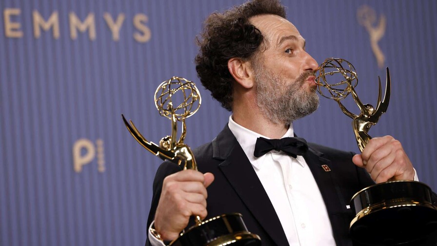 Widows Bay arrasa en unos Emmy que honran la partida de grandes estrellas de Hollywood Widows Bay arrasa en unos Emmy que honran la partida de grandes estrellas de Hollywood