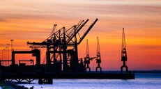 El petr&oacute;leo de Texas cierra con una bajada del 3.2 %, hasta los 102.43 d&oacute;lares el barril