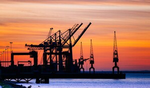 El petr&oacute;leo de Texas cierra con una bajada del 3.2 %, hasta los 102.43 d&oacute;lares el barril