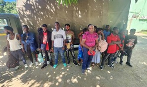 Persecución en Santiago Rodríguez termina con el apresamiento de conductor y 17 haitianos