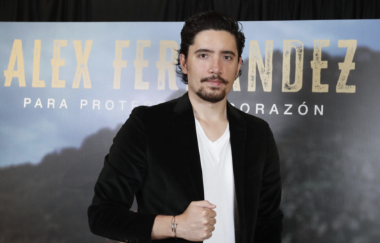 Alex Fernández suspende una presentación en Culiacán tras emergencia médica