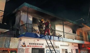 Incendio afecta una muebler&iacute;a en Santiago