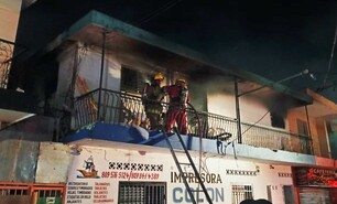 Incendio afecta una muebler&iacute;a en Santiago
