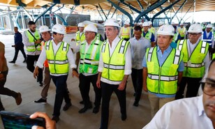 Luis Abinader califica de productivos y necesarios los tres d&iacute;as de trabajo en Santiago