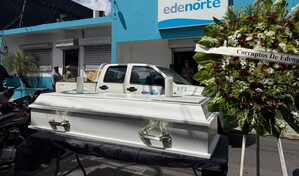 Mocanos realizan velatorio simb&oacute;lico frente a Edenorte en protesta por apagones y altas facturaciones