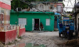 Tendido el&eacute;ctrico de alta tensi&oacute;n pone en peligro a residentes de Placer Bonito en SPM
