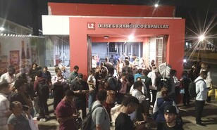 Ahora no s&eacute; qu&eacute; voy hacer: usuarios varados expresan descontentos por fallo en L&iacute;nea 2 del Metro
