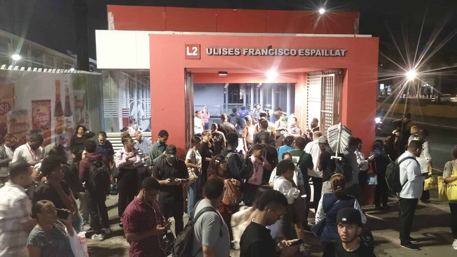 Ahora no sé qué voy hacer: usuarios varados expresan descontentos por fallo en Línea 2 del Metro Ahora no sé qué voy hacer: usuarios varados expresan descontentos por fallo en Línea 2 del Metro
