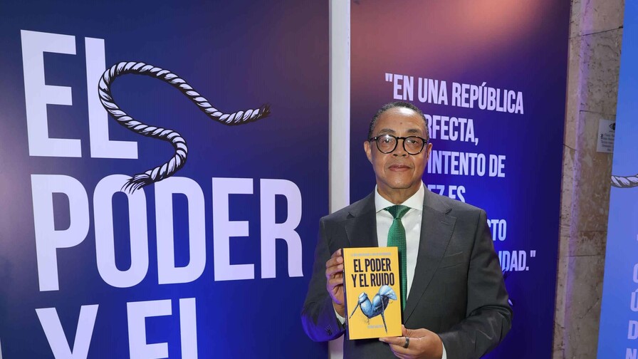 Víctor Bautista presenta su libro El poder y el ruido Víctor Bautista presenta su libro El poder y el ruido